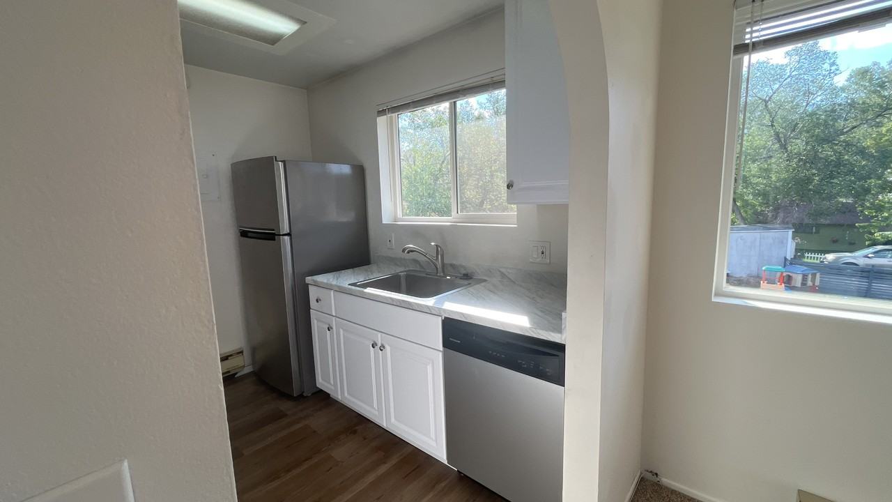 1408 Race St - Photo 6 of 16