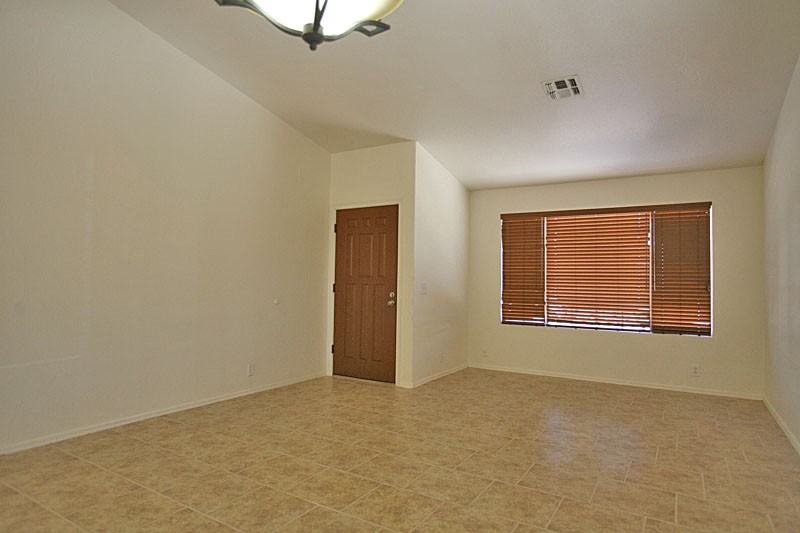 5326 N 104th Ave - Photo 3 of 14