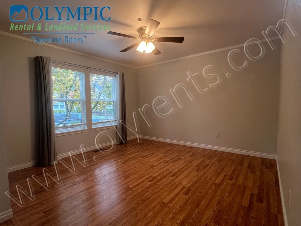 2184 Mcdonald Ave - Photo 2 of 19