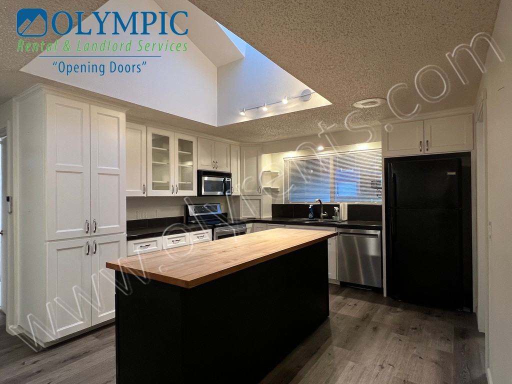 9426 Tacoma Avenue South - Photo 2 of 14