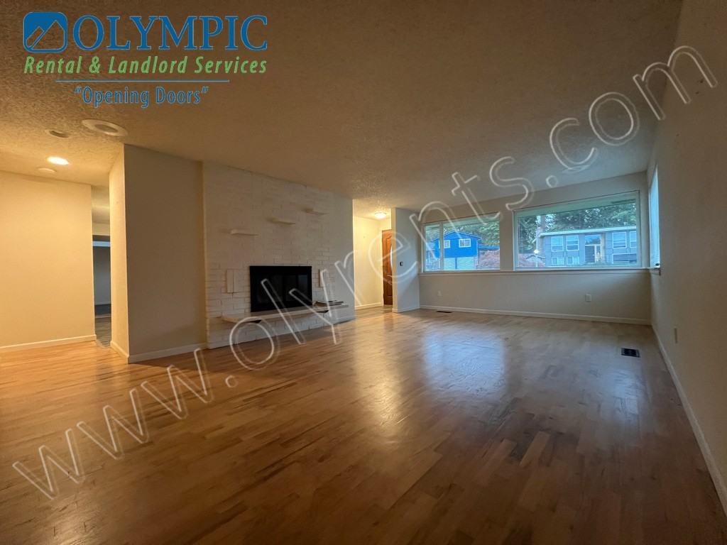 9426 Tacoma Avenue South - Photo 3 of 14