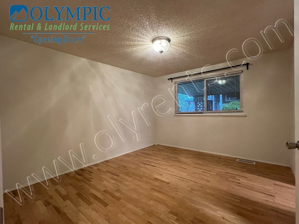 9426 Tacoma Avenue South - Photo 5 of 14