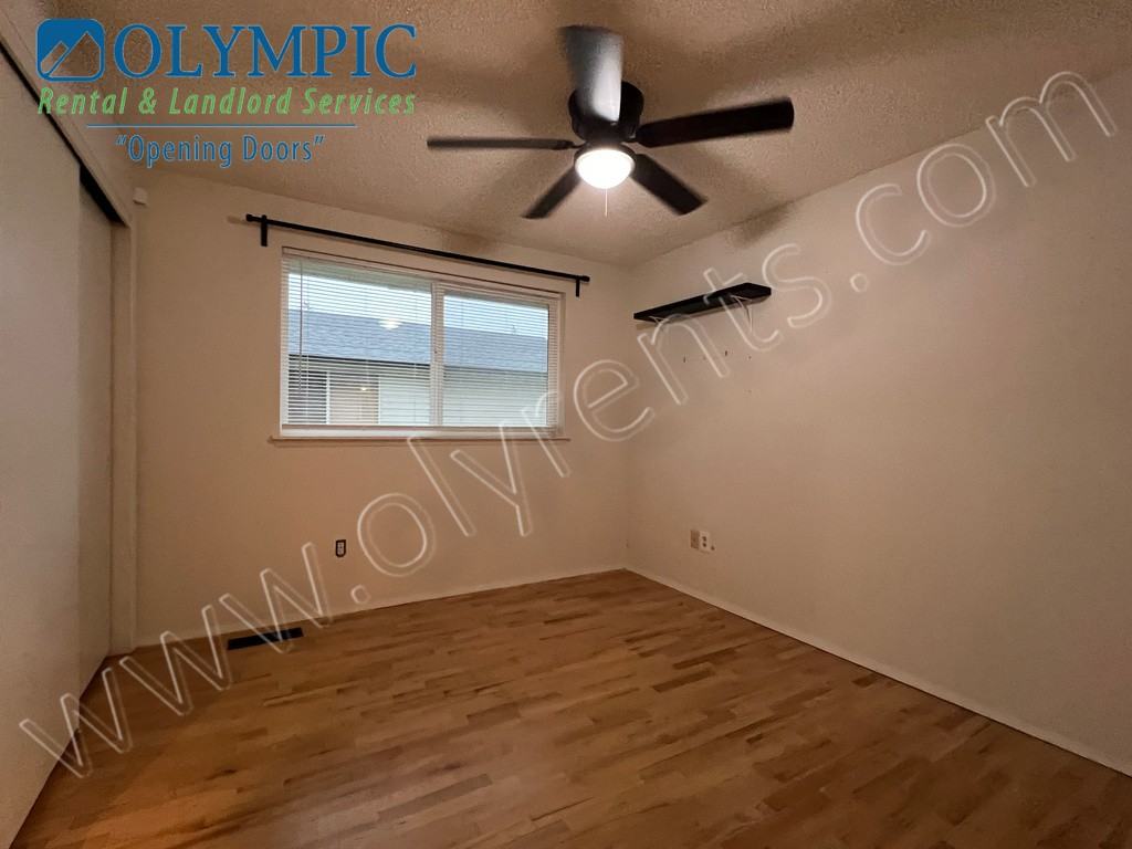 9426 Tacoma Avenue South - Photo 7 of 14