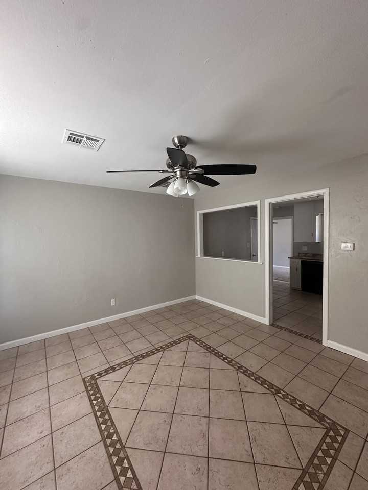 629 Ne 34th St - Photo 2 of 22