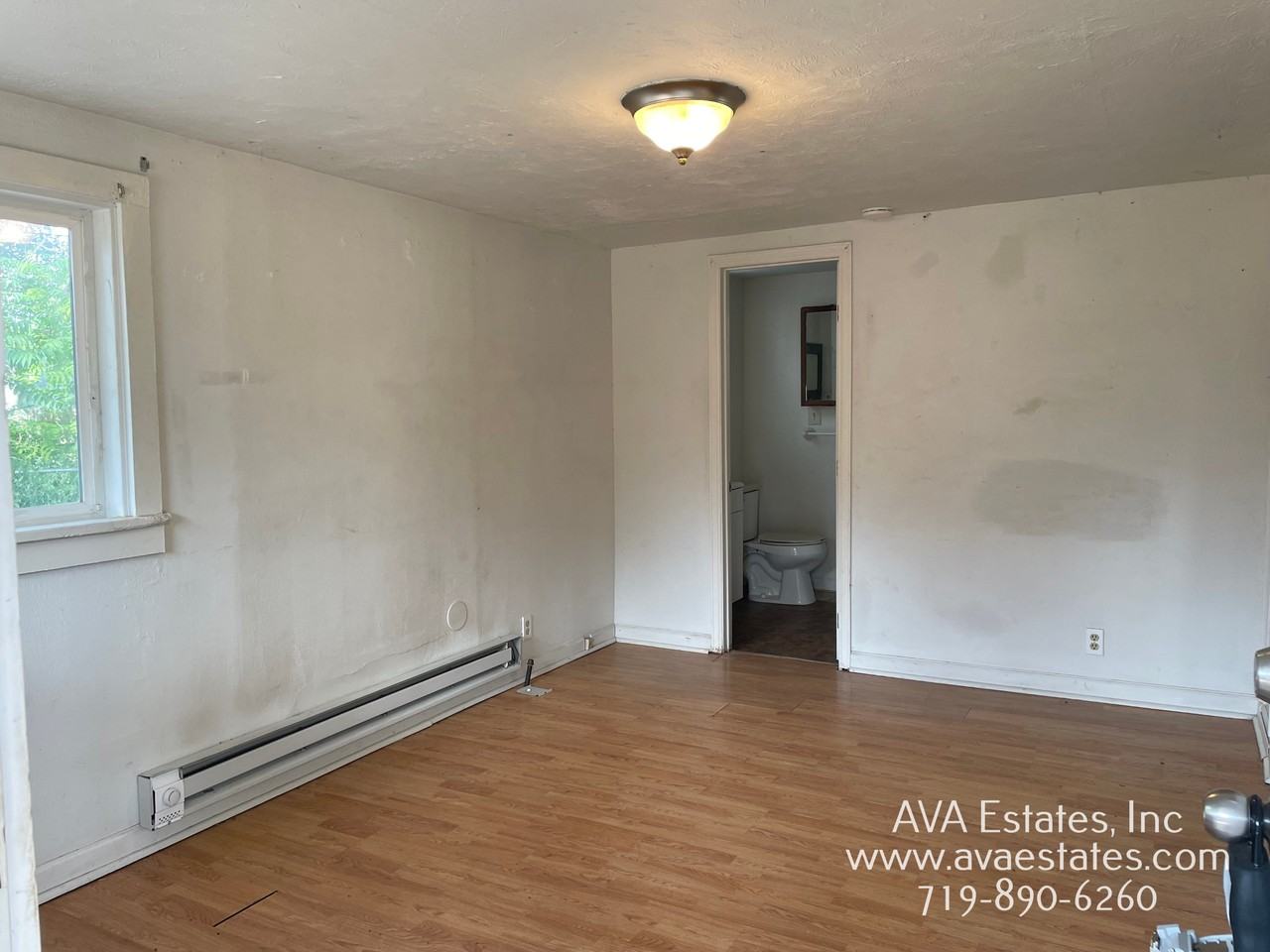 1506 Spruce St - Photo 2 of 5