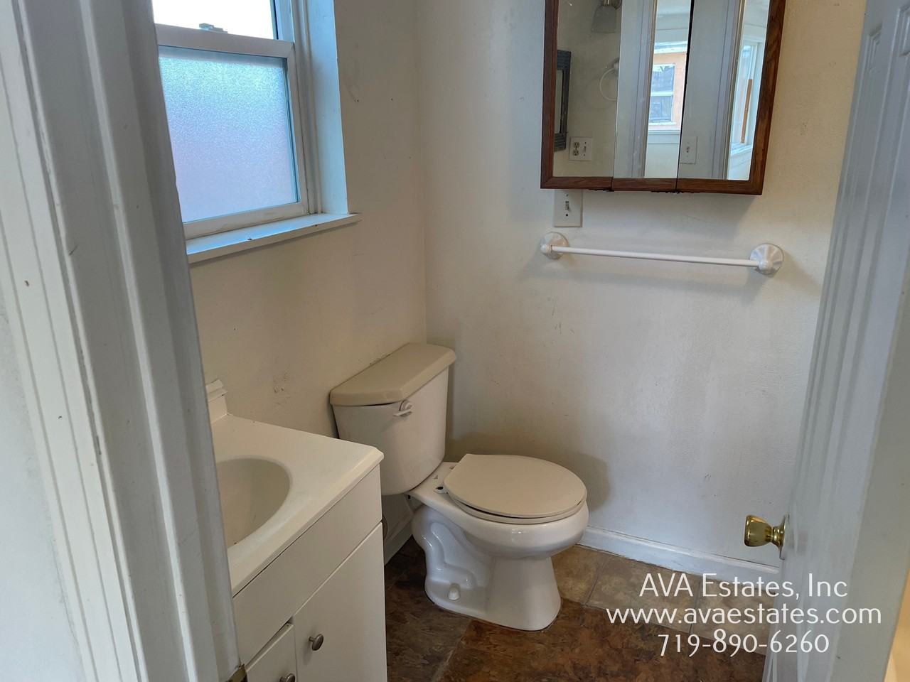 1506 Spruce St - Photo 3 of 5