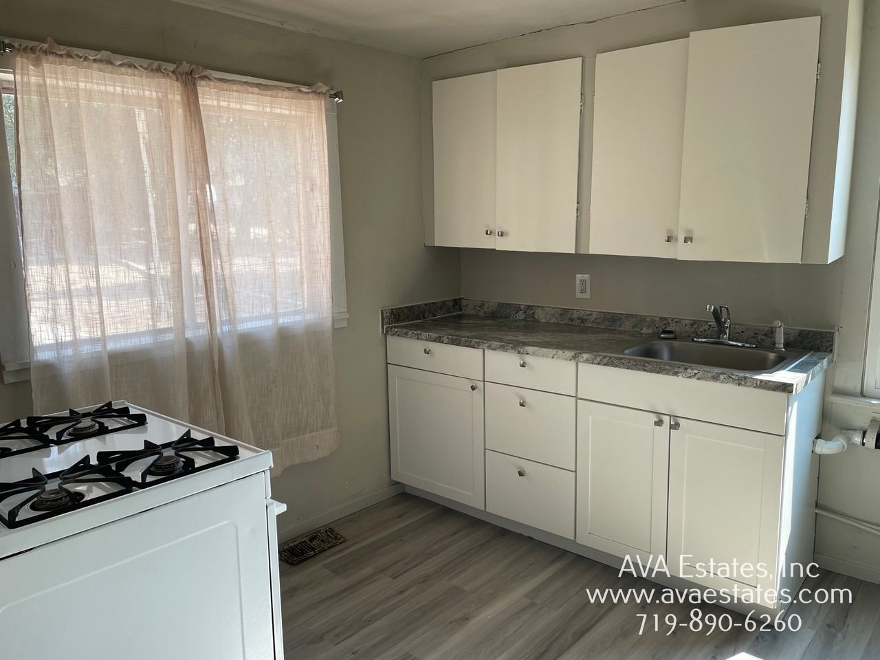 2207 Oakland Ave - Photo 2 of 6