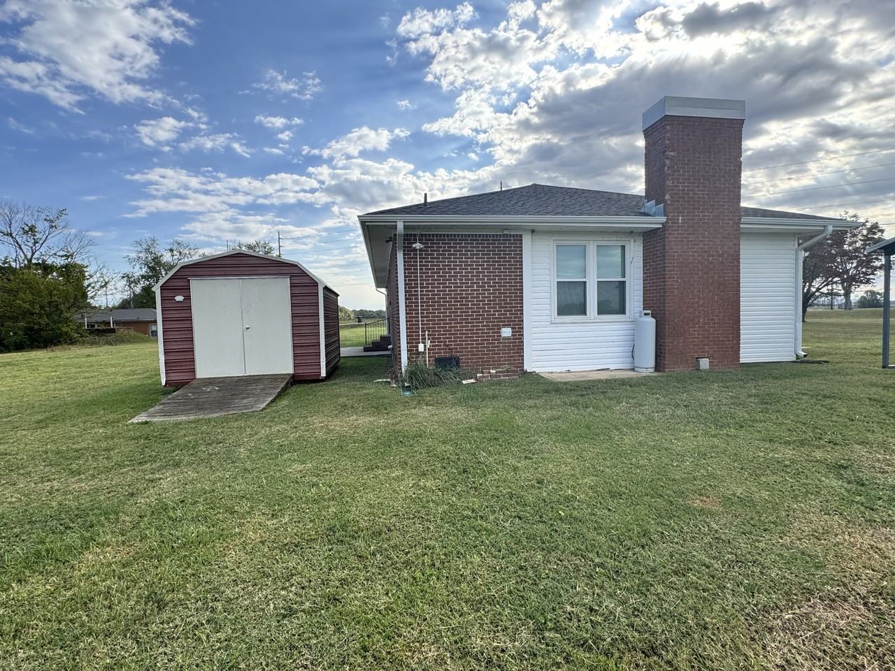 1315 Walker Ln - Photo 4 of 19