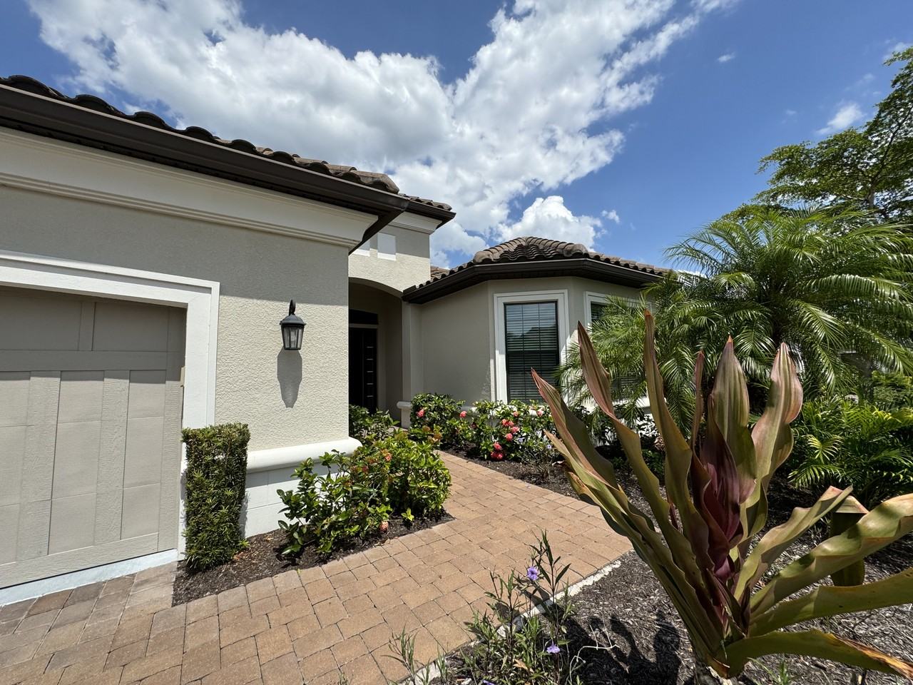 9408 Rapallo St - Photo 2 of 36