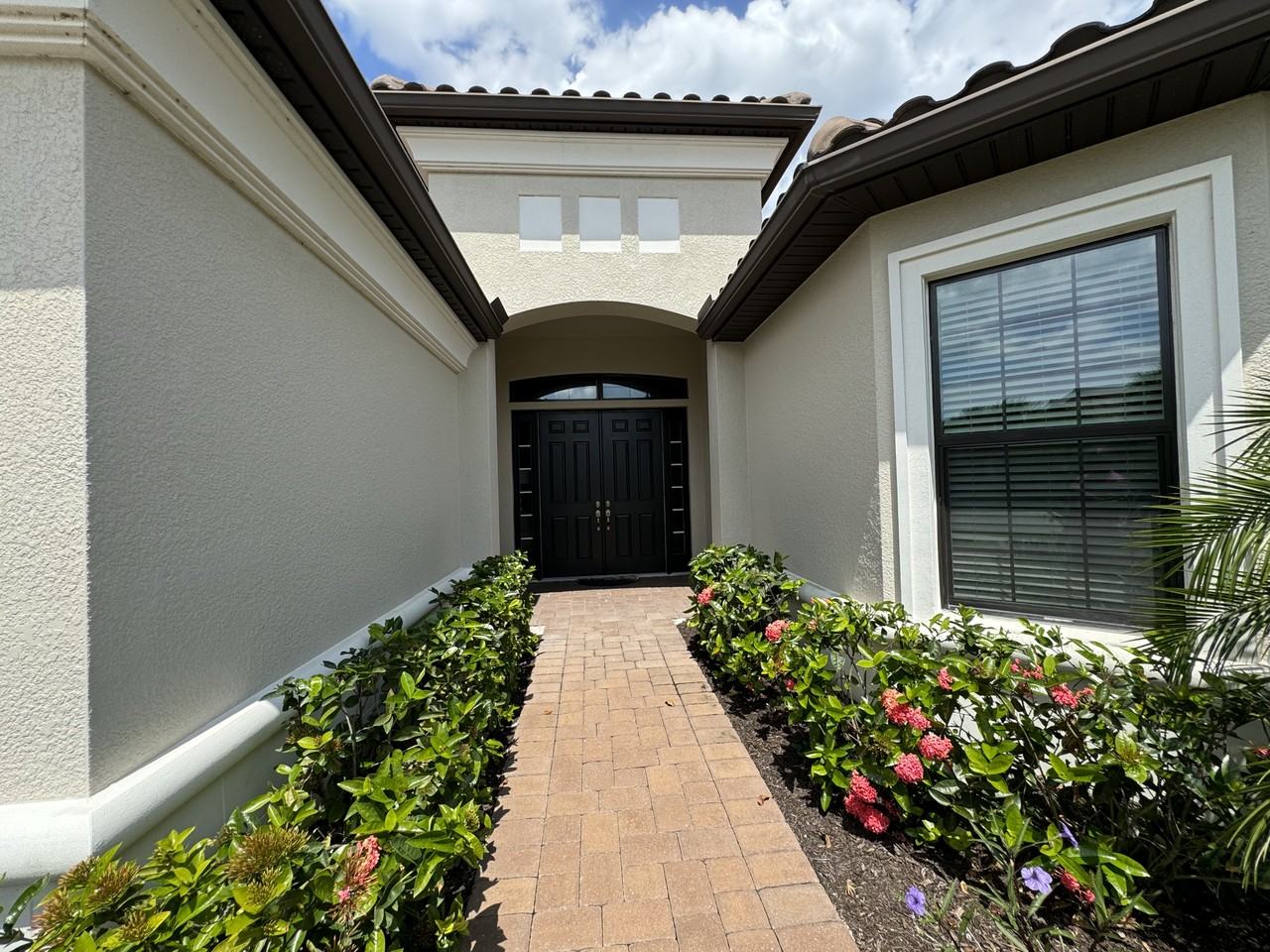 9408 Rapallo St - Photo 3 of 36