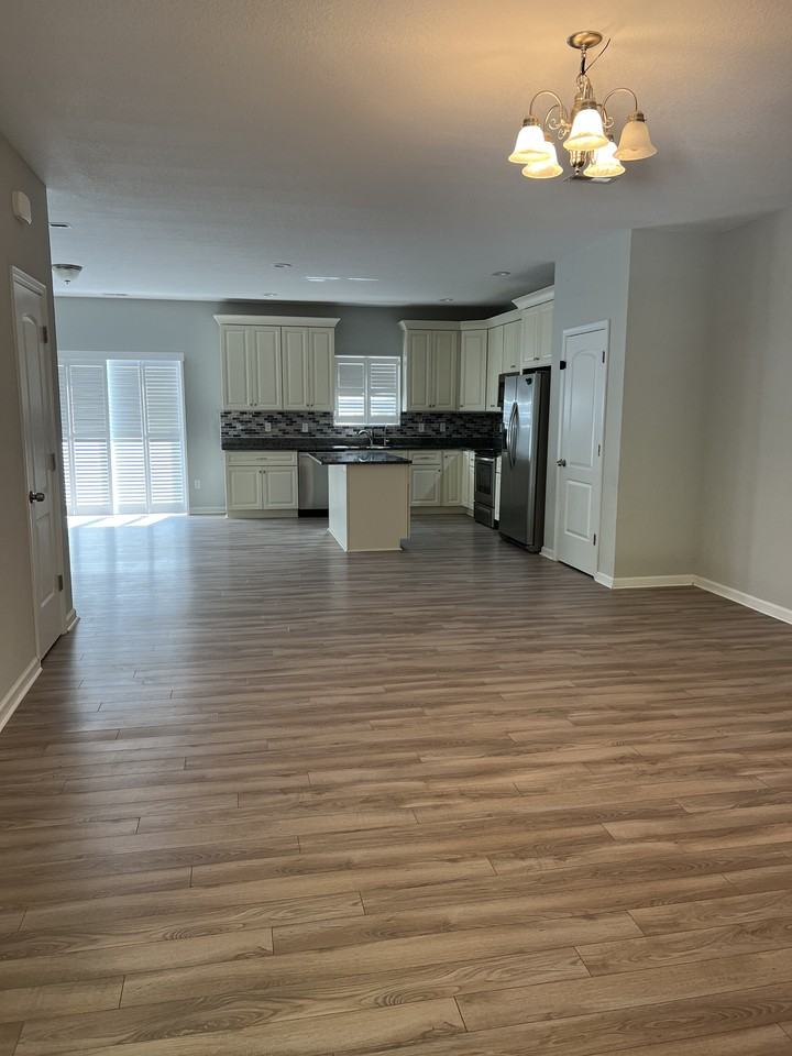 405 San Antonio Blvd - Photo 3 of 25