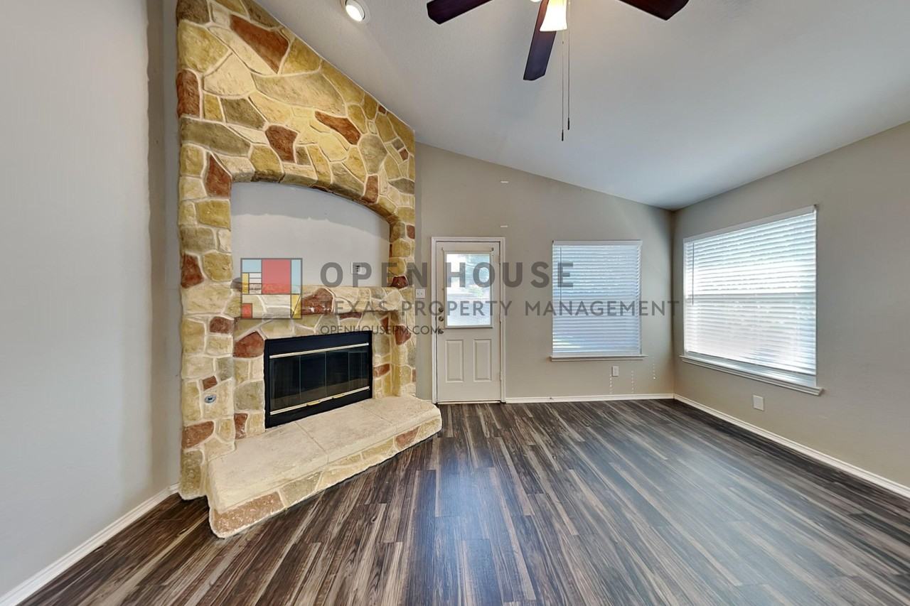 11180 Snyder Dr - Photo 3 of 20