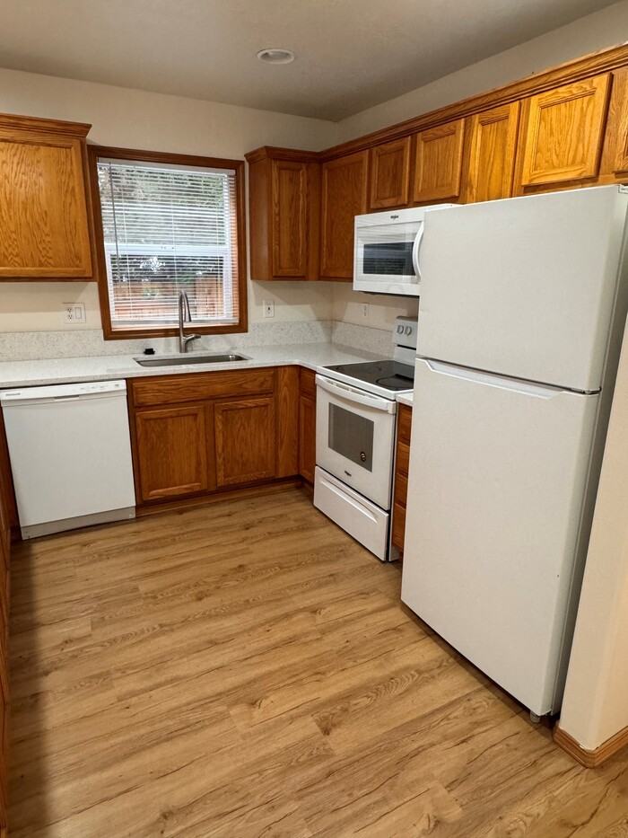 487 S Pine St - Photo 2 of 14