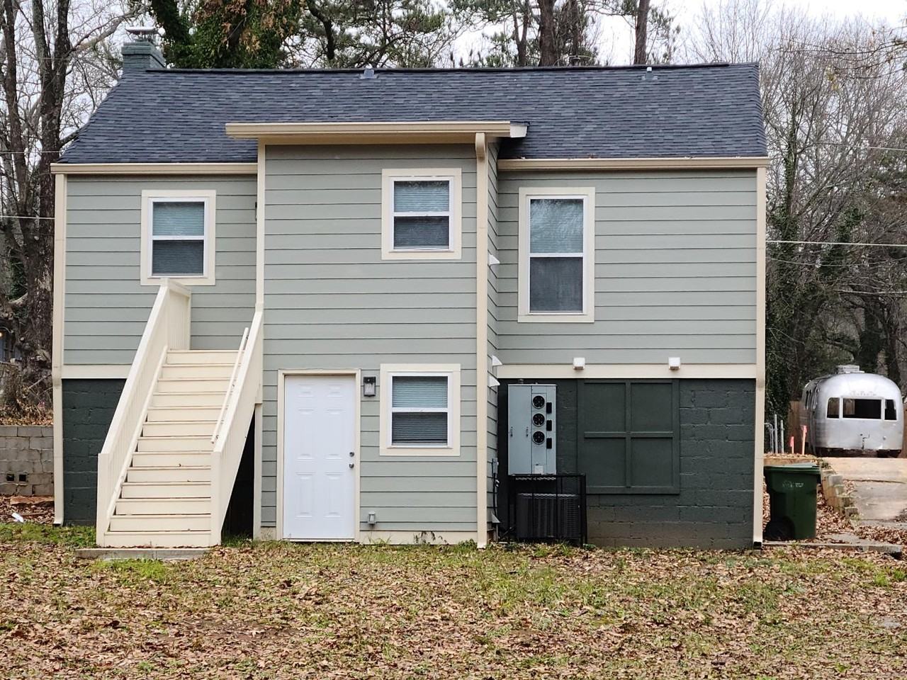 1112 Regent St SW - Photo 3 of 6