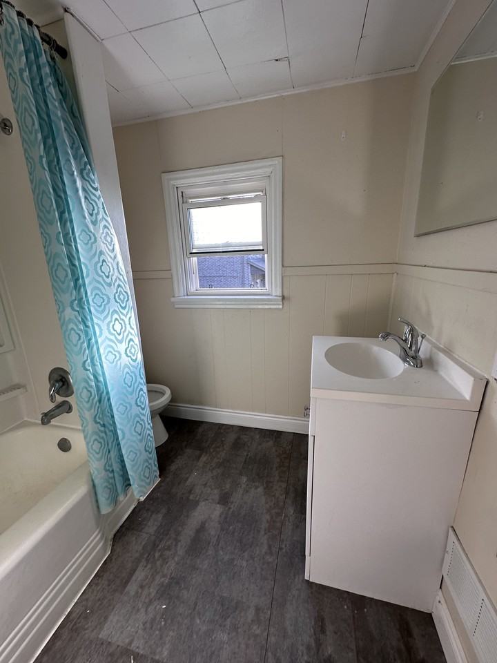 123 Henry Street - Photo 7 of 9