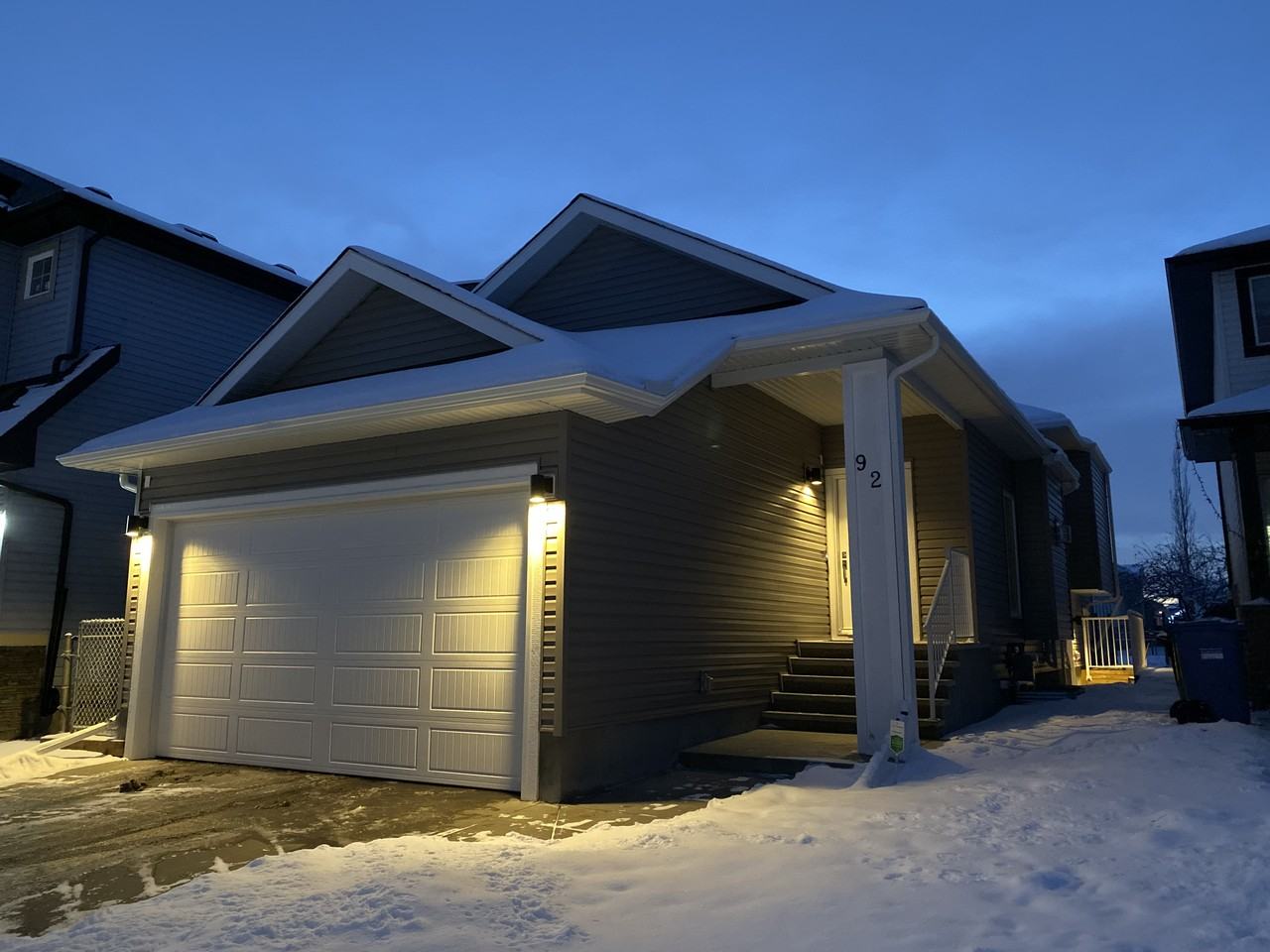 92 Los Alamos Crescent Northeast - Photo 2 of 18