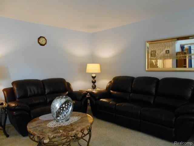 14160 Camelot Dr - Photo 2 of 7