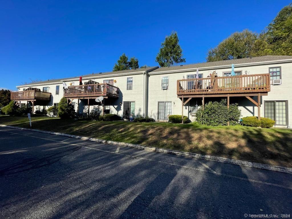 169 Aspetuck Vlg - Photo 3 of 11