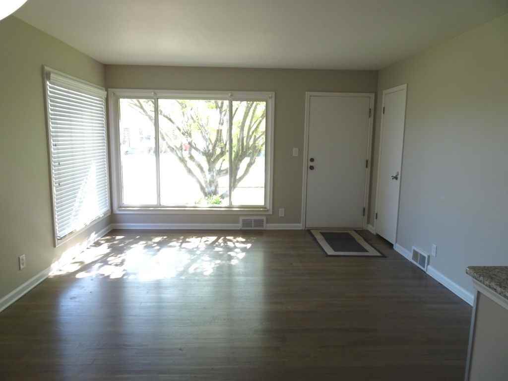 28833 Hollywood St - Photo 3 of 21