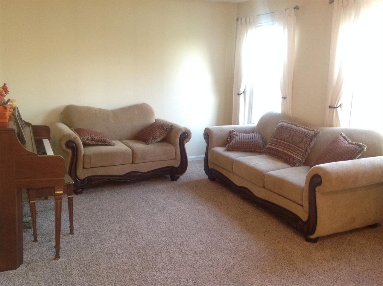 4 Remington Ct - Photo 2 of 6