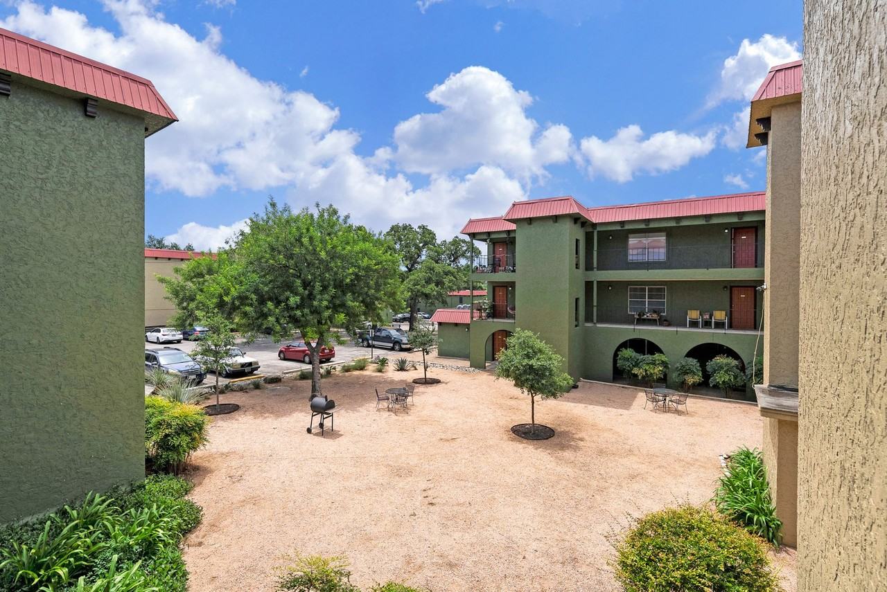 Kensington Court - Photo 5 of 31