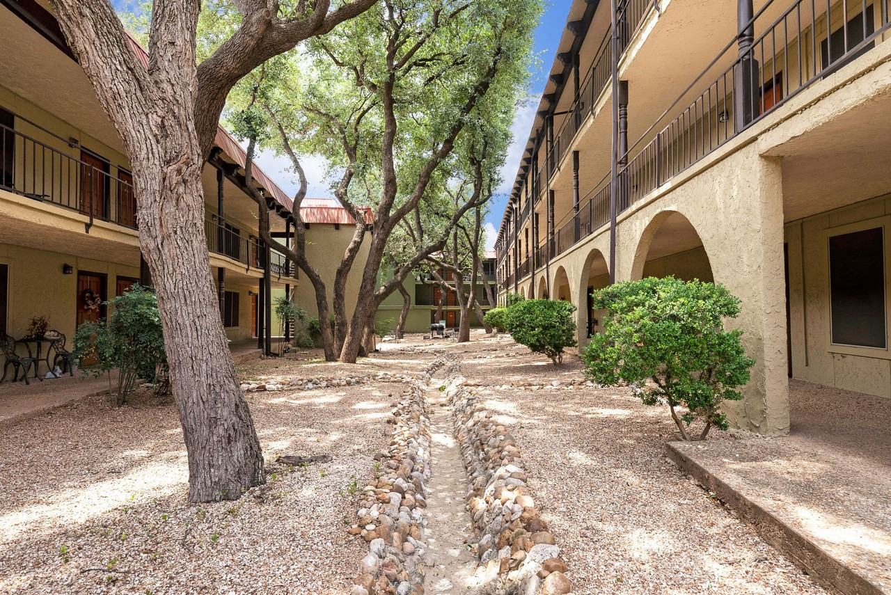 Kensington Court - Photo 6 of 31