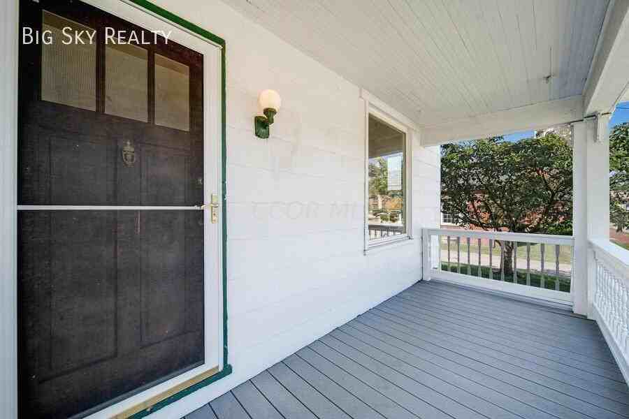 109 Town St - Photo 3 of 38