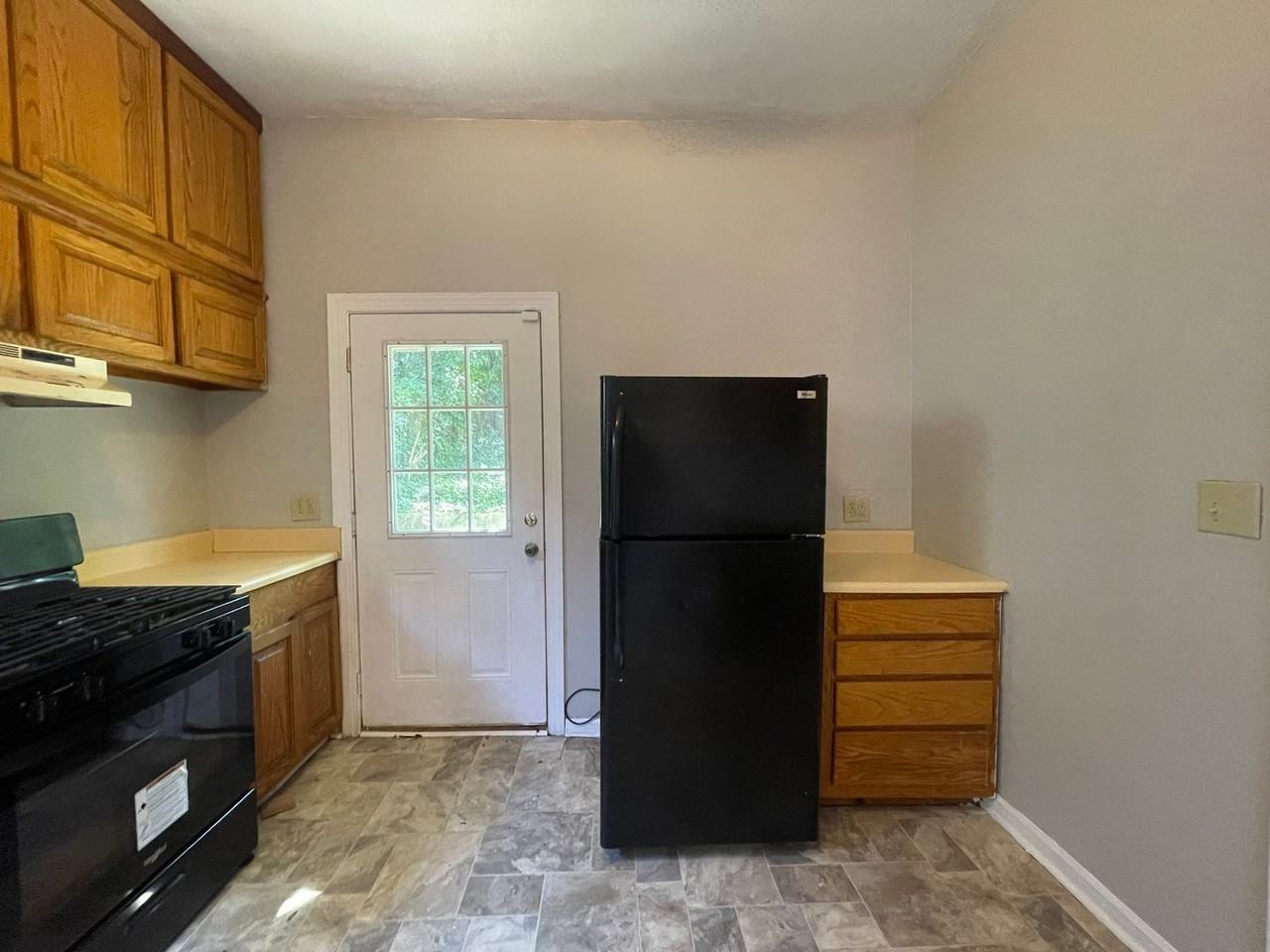 984 Magnolia St - Photo 5 of 18