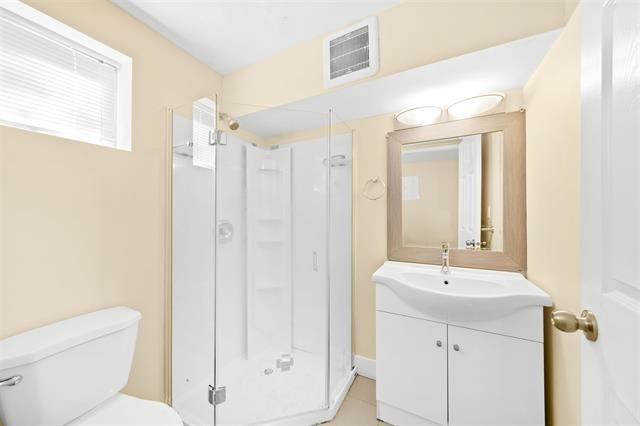 4284 Hazelwood Crescent - Photo 3 of 14