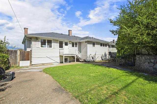 4284 Hazelwood Crescent - Photo 2 of 14