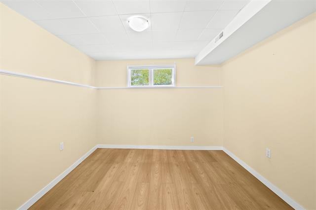 4284 Hazelwood Crescent - Photo 4 of 14