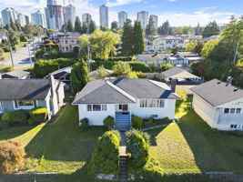 featured image of 4284 Hazelwood Crescent