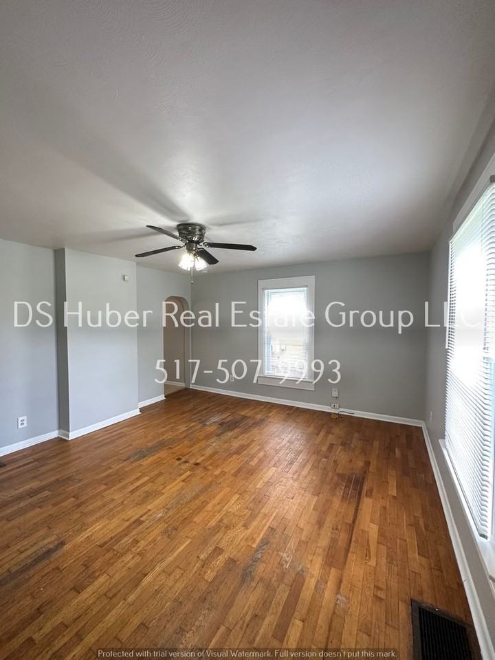 1311 W Ionia St - Photo 2 of 16