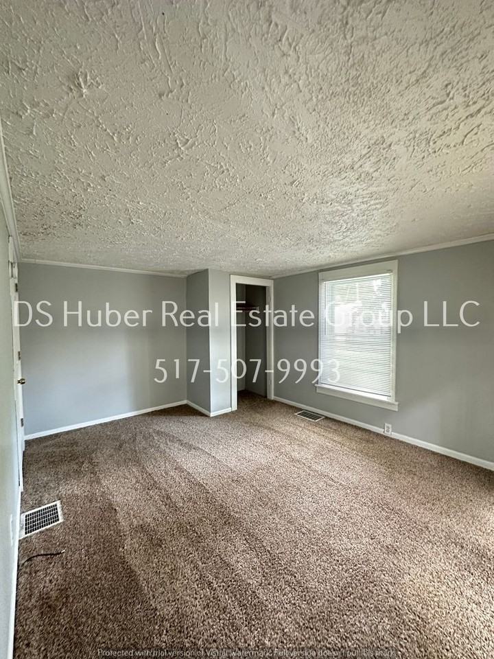 1311 W Ionia St - Photo 7 of 16