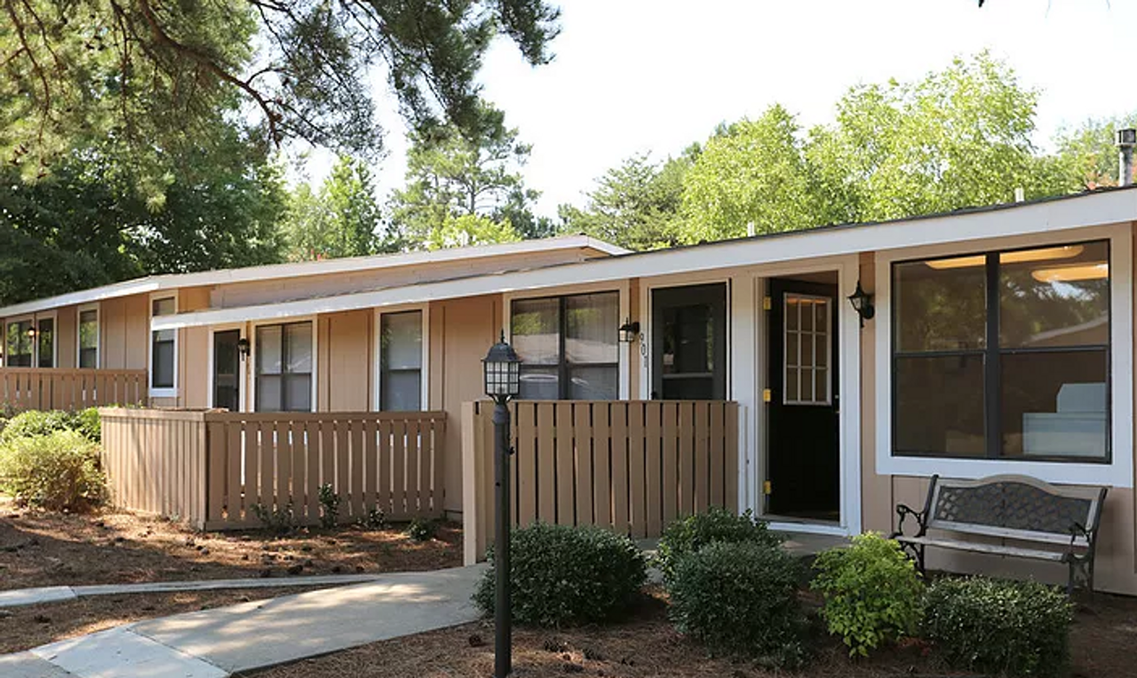 Wesley Pines - Photo 2 of 10