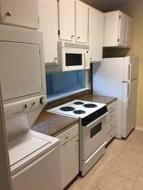 205 Putnam Drive - Photo 3 of 7