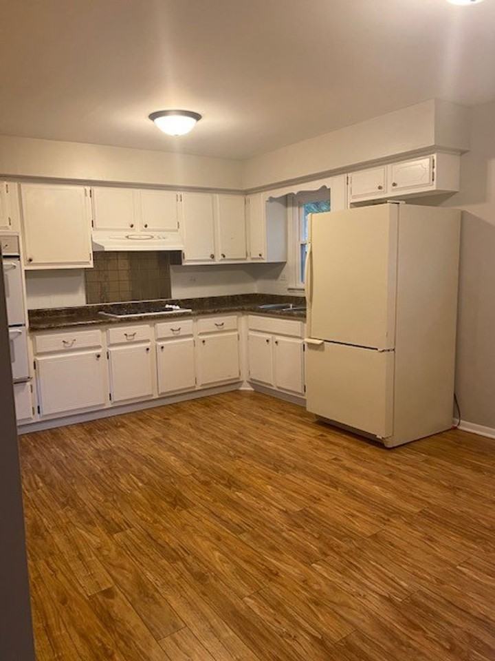 2 Eureka - Photo 2 of 18