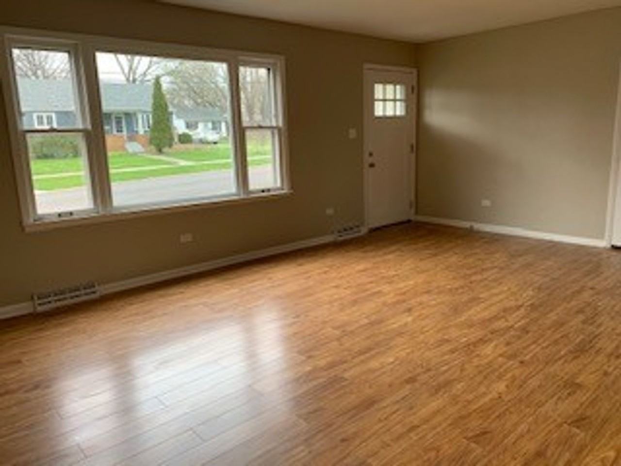 2 Eureka - Photo 3 of 18