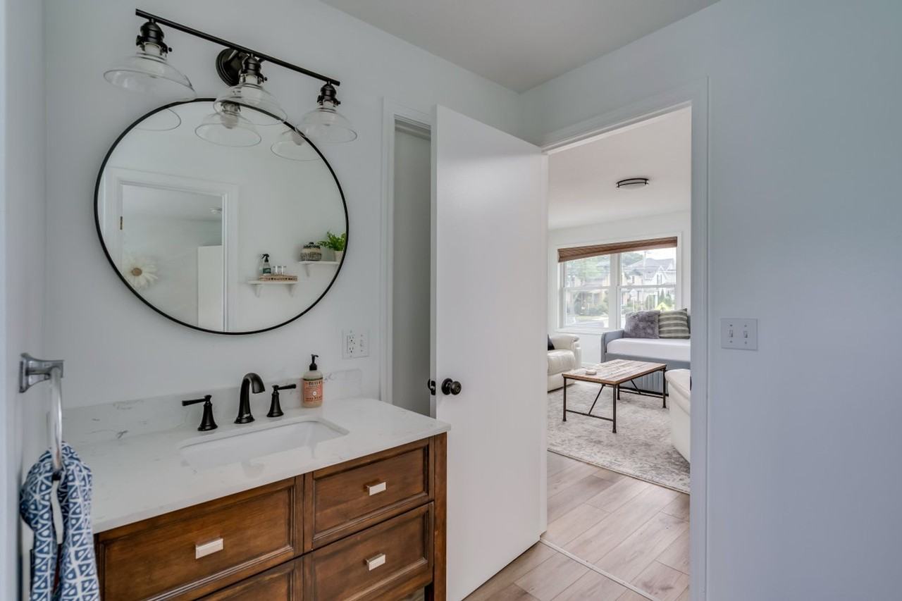703 State St - Photo 4 of 14