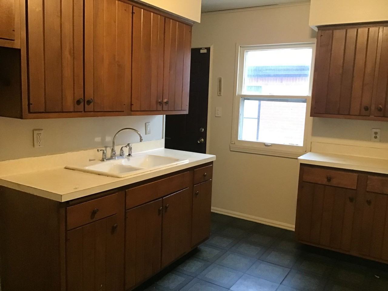 4325 N 42nd Pl - Photo 2 of 13