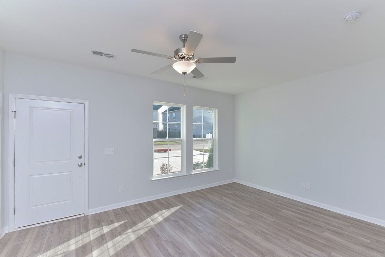 185 Northwood St - Photo 5 of 29