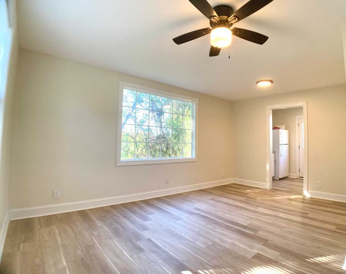 47 Maple St - Photo 4 of 17