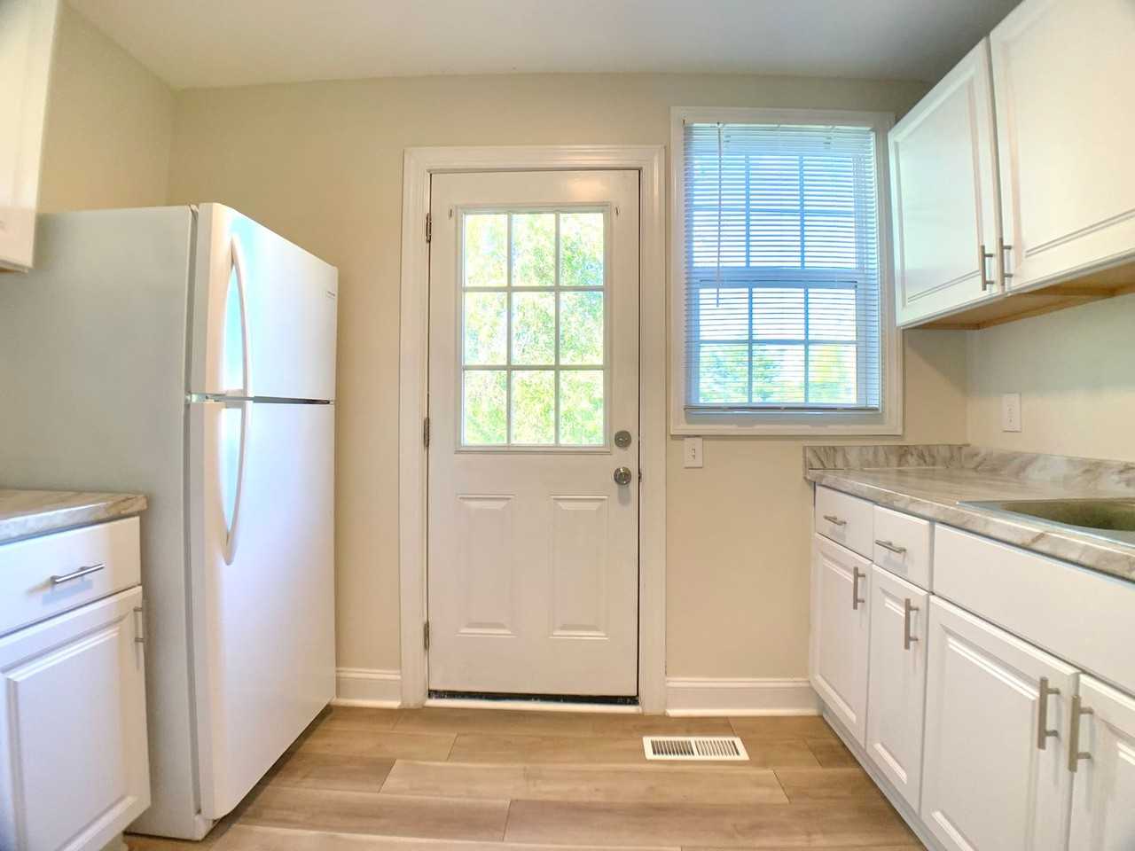 47 Maple St - Photo 5 of 17