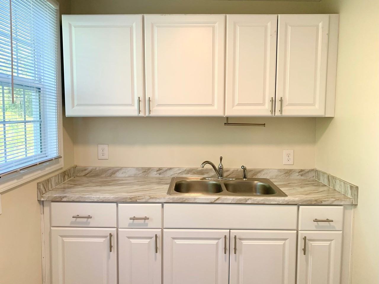 47 Maple St - Photo 7 of 17