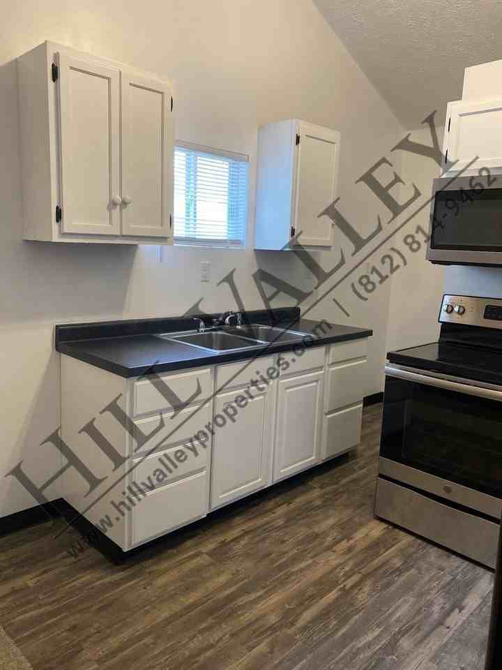 620 N 13th 1/2 St - Photo 5 of 9