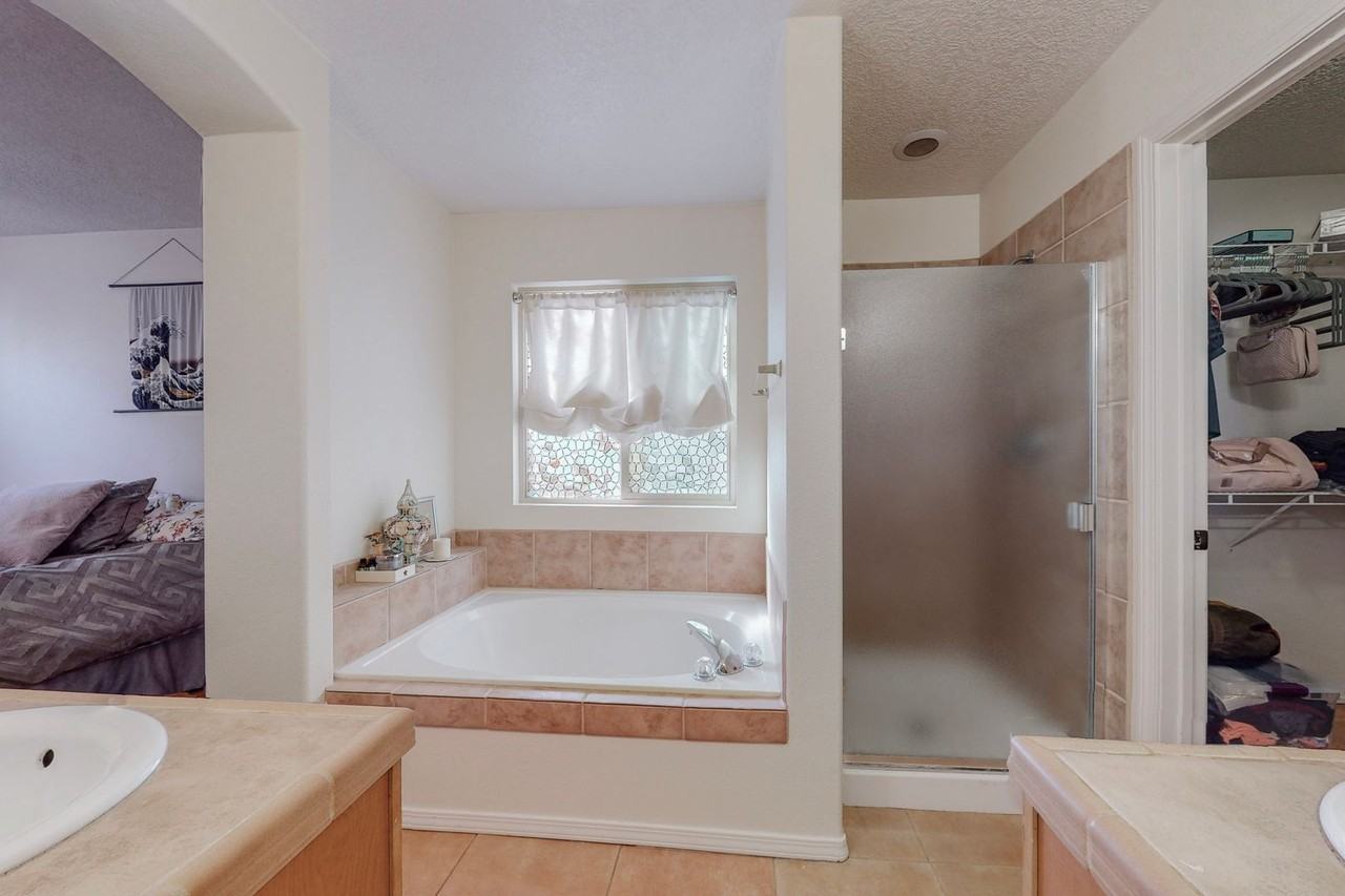 7324 Via Contenta Ne - Photo 2 of 35