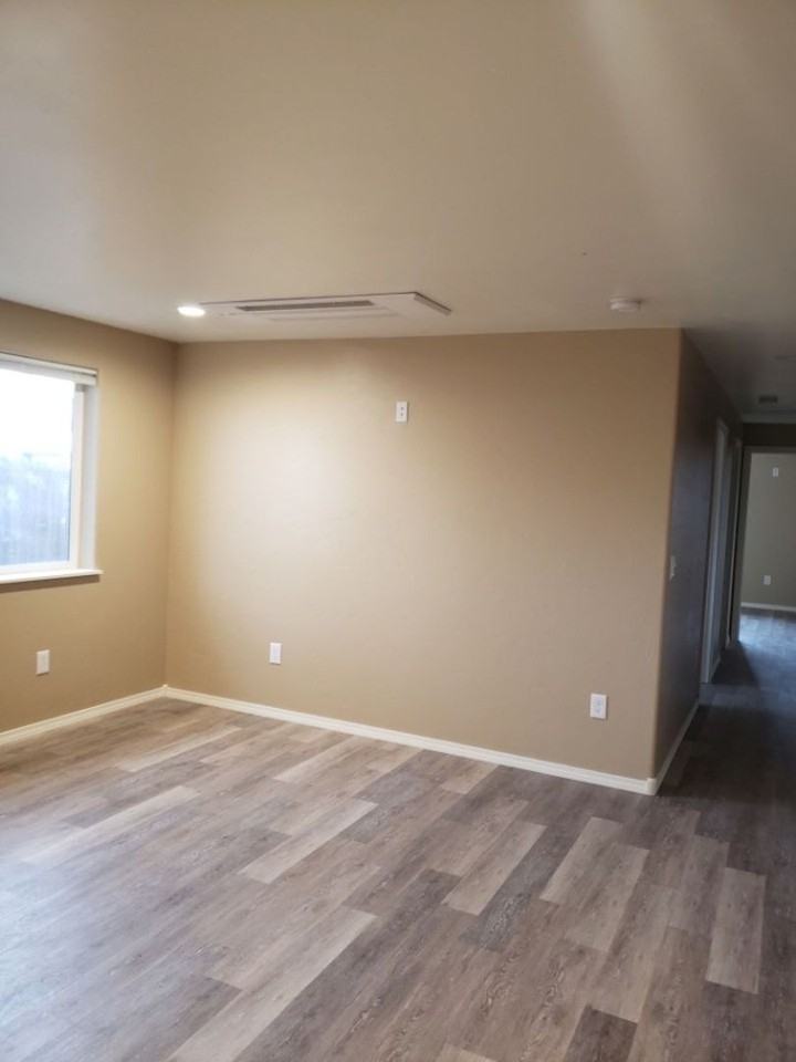 515 Adams St - Photo 4 of 9