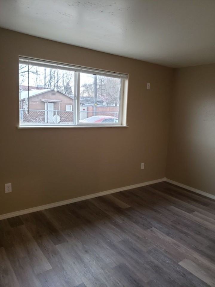 515 Adams St - Photo 7 of 9