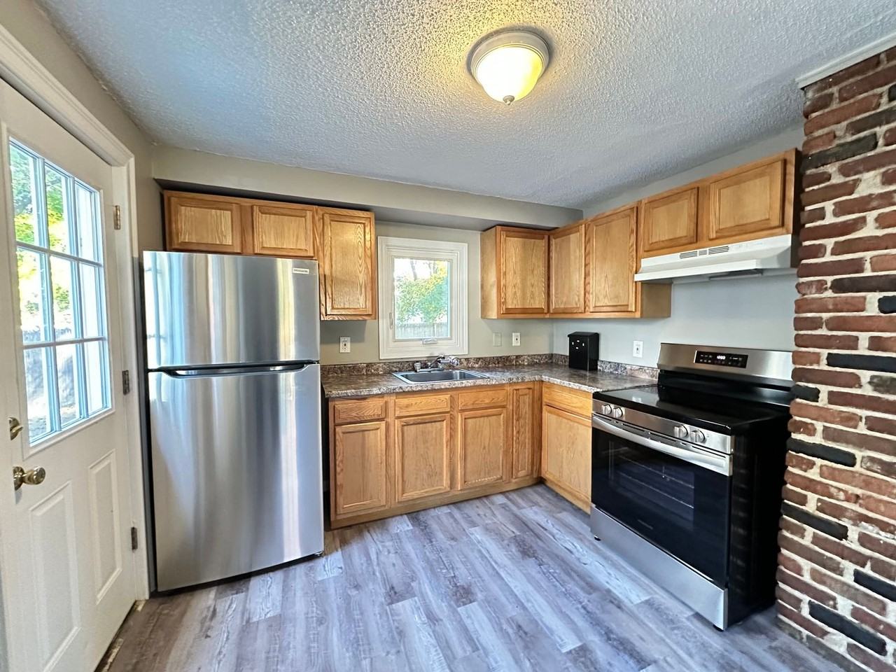 281 Breckwood Blvd - Photo 2 of 21