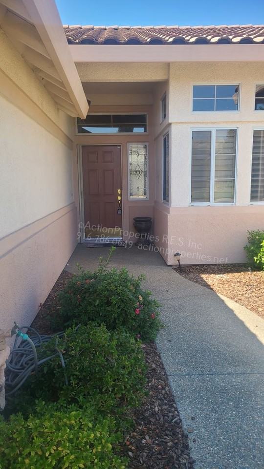 5717 Sandlewood Way - Photo 2 of 23